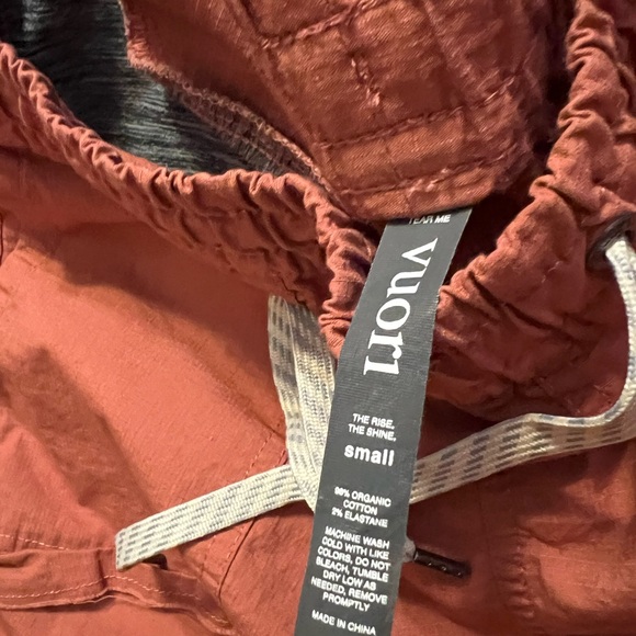 Vuori shorts.  Size 4.  Salmon colored. - Picture 5 of 5